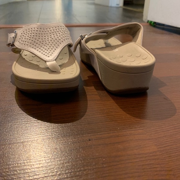 New Vionic Flip Flops - Picture 3 of 3